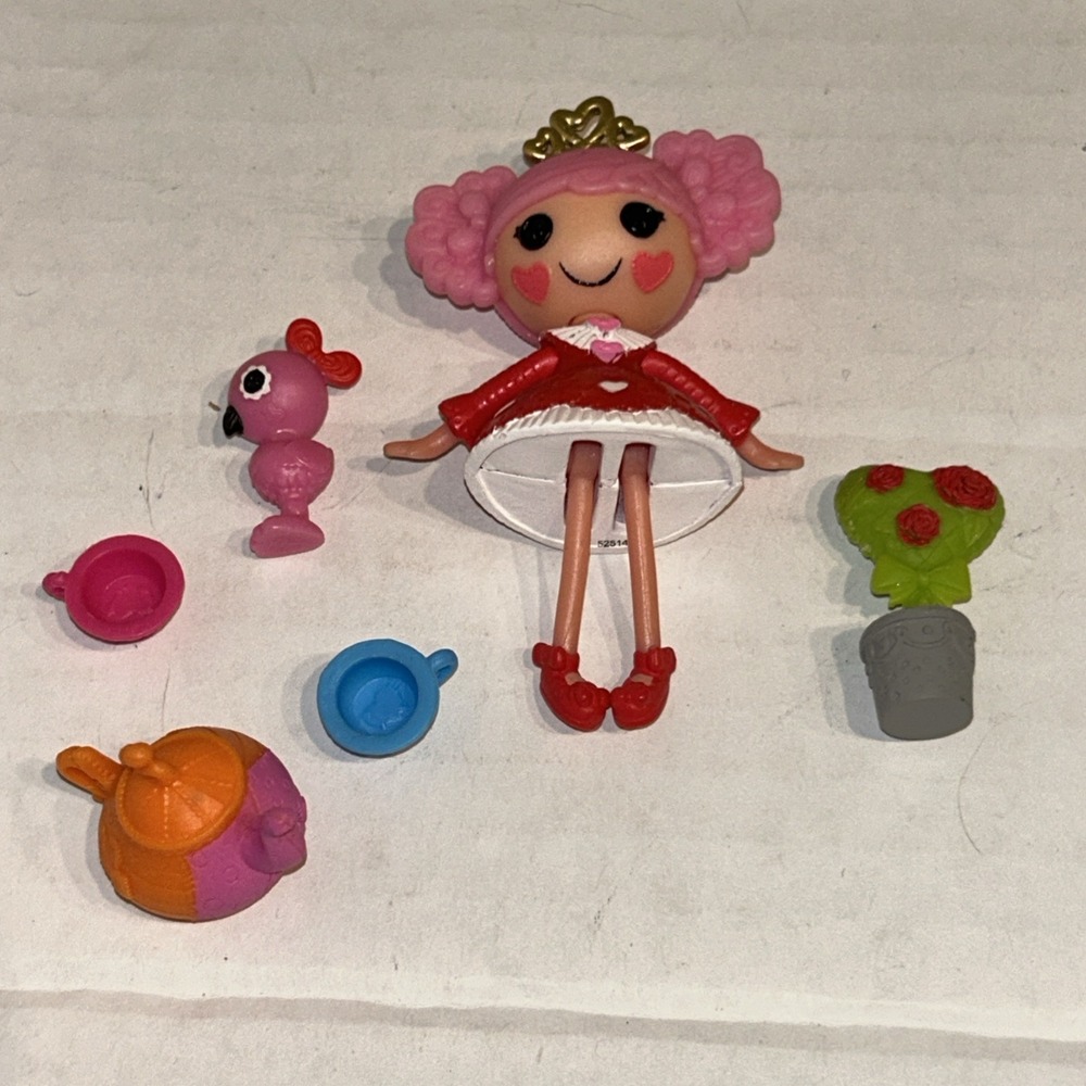 Mini Lalaloopsy Queenie Red Heart minis doll Alice In Wonderland With Tea Set D1